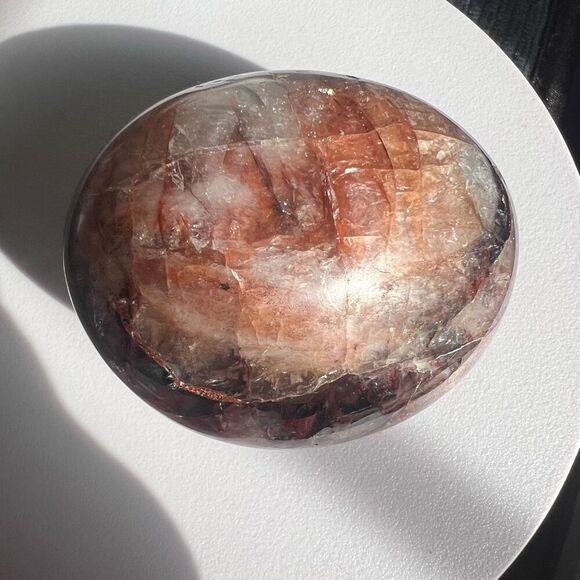 Fire Quartz Crystal Large Palmstone with‎ Rainbow Flash - Picture 5 of 12